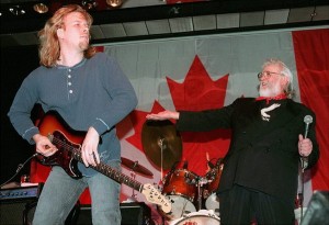 Jeff Healey and Ronnie Hawkins in 1995 at the Canada Embassy in Washington. (Quebecor Media)